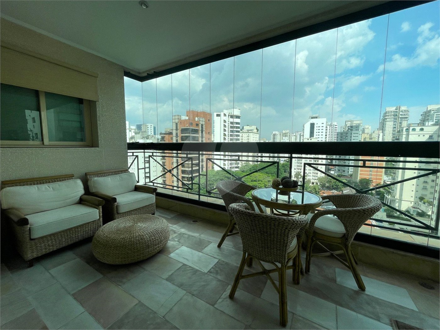 Apartamento à venda com 3 suítes em Campo Belo, São Paulo, SP