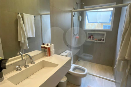 Casa à venda com 3 suítes no condomínio Hills, Arujá - SP