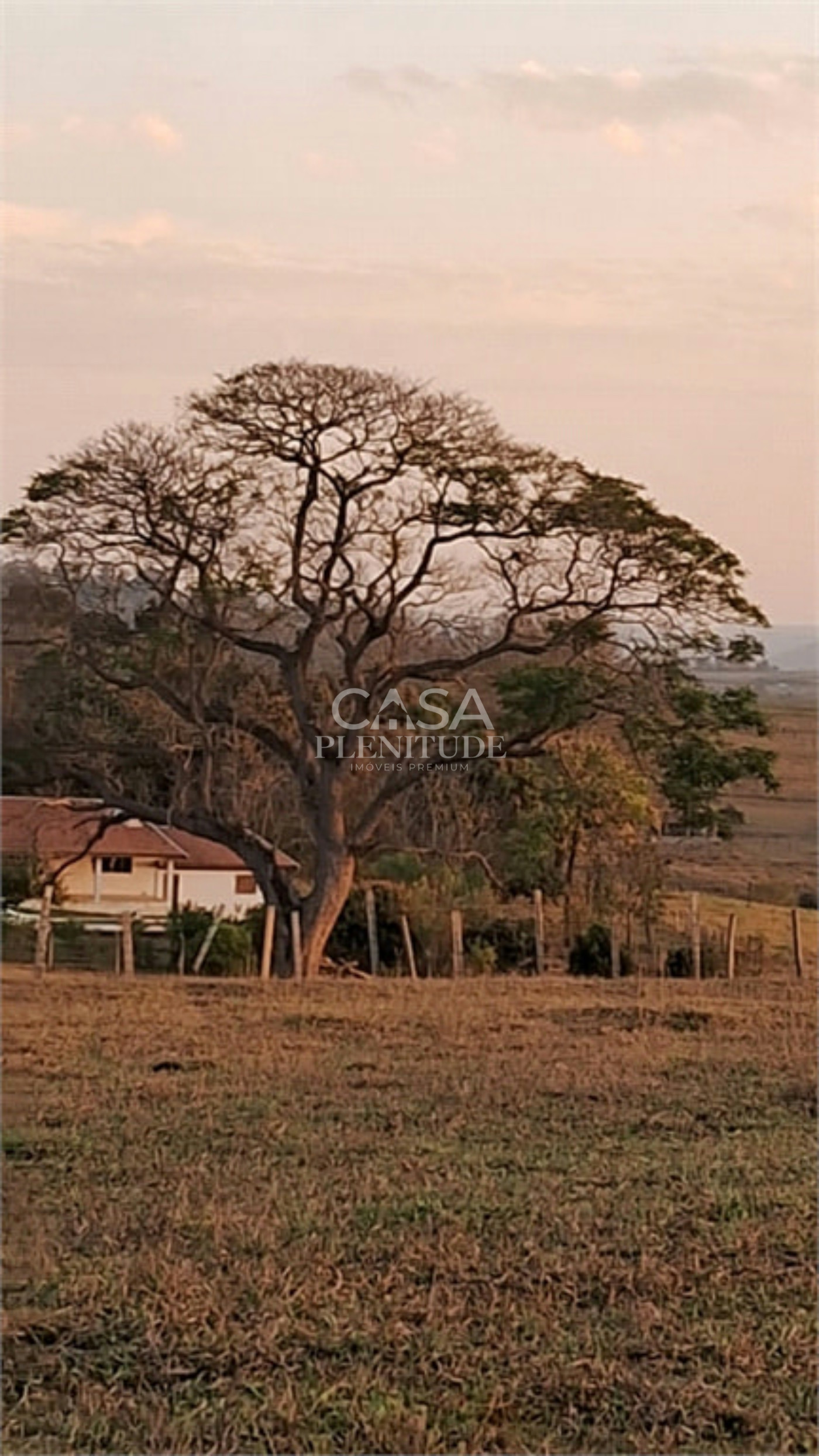 Chácara à venda com 4 quartos, sendo 1 suíte, em Zona Rural, Porangaba, SP
