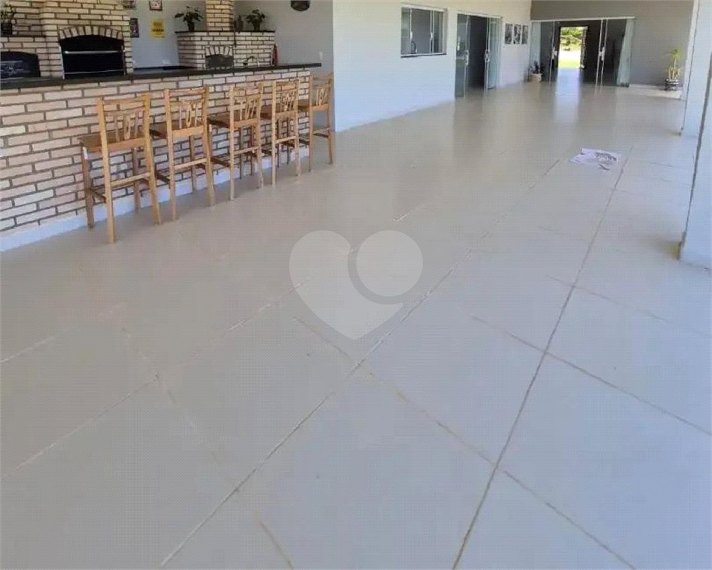 Casa à venda com 3 suítes no condomínio Chácaras Arumã, Sarapuí - SP