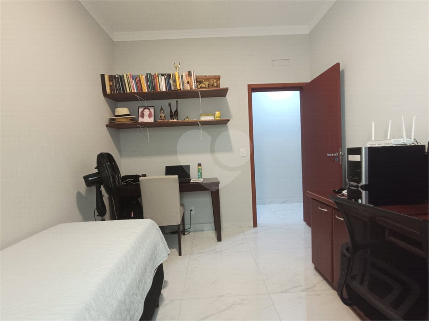 Casa à venda com 3 quartos, sendo 1 suíte,  no condomínio Ipes 2, Tatuí - SP