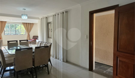 Sobrado à venda com 3 quartos, sendo 2 suítes,  em Cupecê, São Paulo, SP