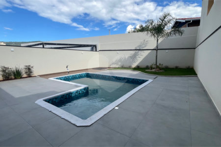 Casa Terrea com 3 suítes a Venda em Atibaia