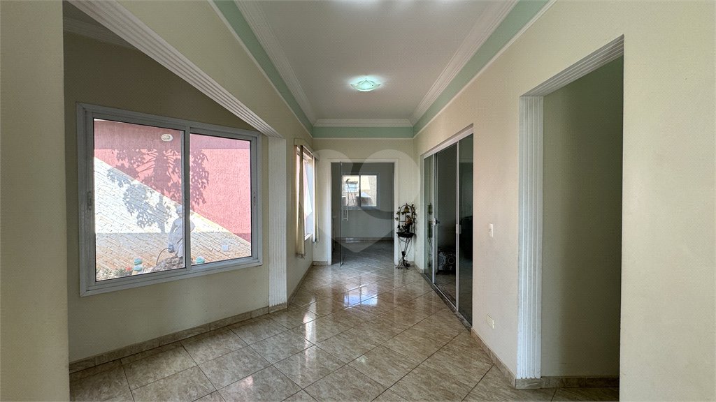 Casa à venda com 4 quartos, sendo 3 suítes, no condomínio Terras de Mont Serrat, Salto - SP