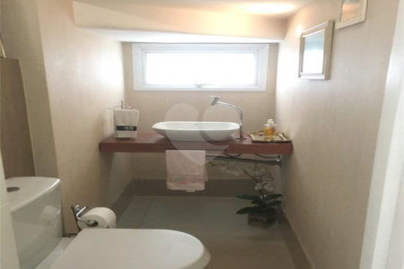 Sobrado à venda com 4 quartos, sendo 3 suítes, em Brooklin, São Paulo, SP