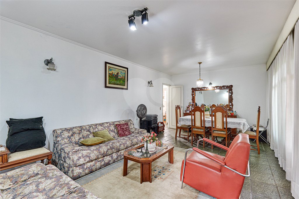 Casa Térrea à venda com 4 quartos, sendo 1 suíte,  em Jardim Prudência, São Paulo, SP