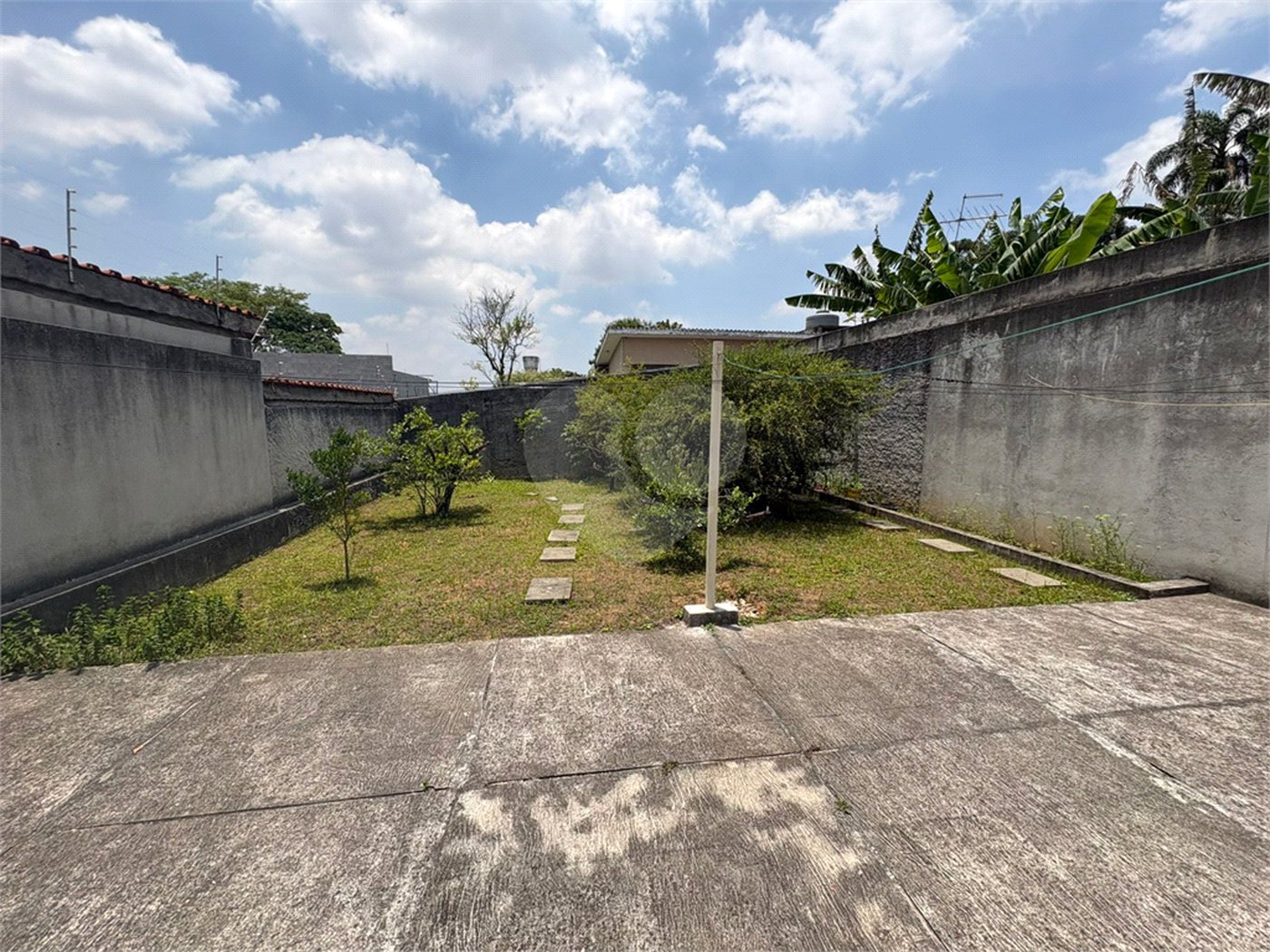 Casa Térrea à venda com 3 quartos, sendo 1 suíte,  em Vila Áurea, Poá, SP