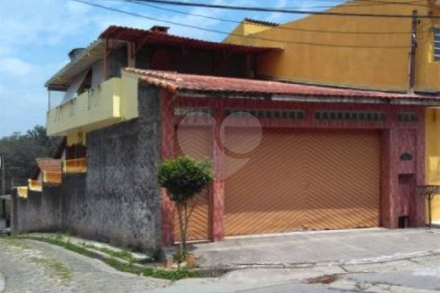 Sobrado à venda com 3 quartos, sendo 1 suíte, em Horto, São Paulo, SP