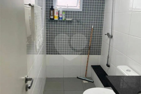 Apto a venda de 230m² no Cambuci com 3 dorms, 5 vagas, 3 suítes. Estuda permuta.