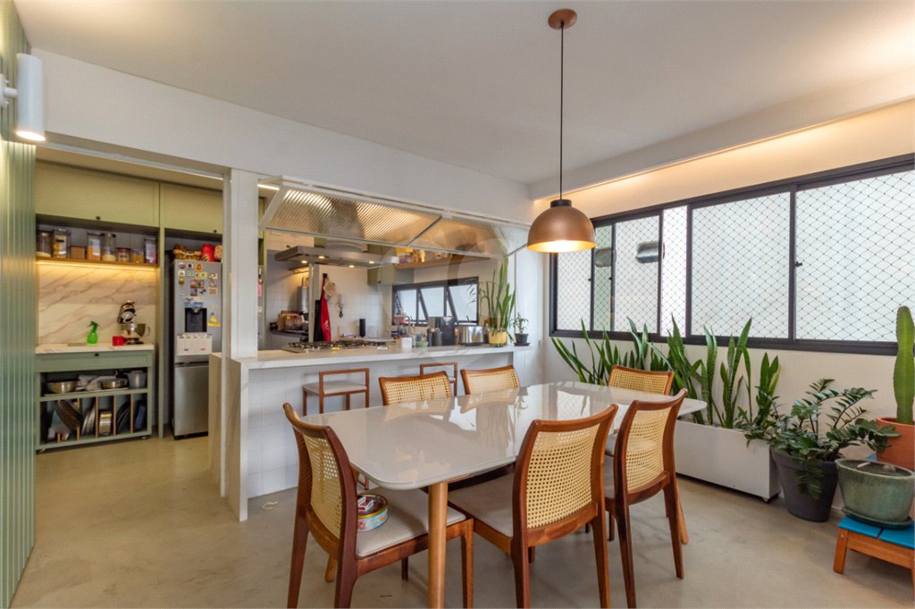 Apartamento à venda com 3 quartos, sendo 1 suíte, em Moema, São Paulo, SP