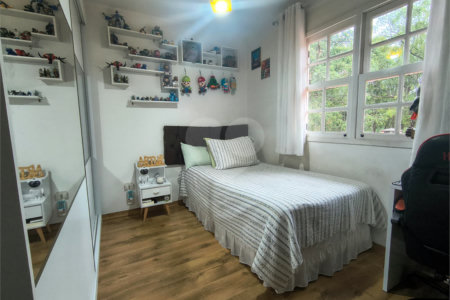 Casa à venda com 3 quartos, sendo 1 suíte, no condomínio Vila Panamericana, São Paulo - SP