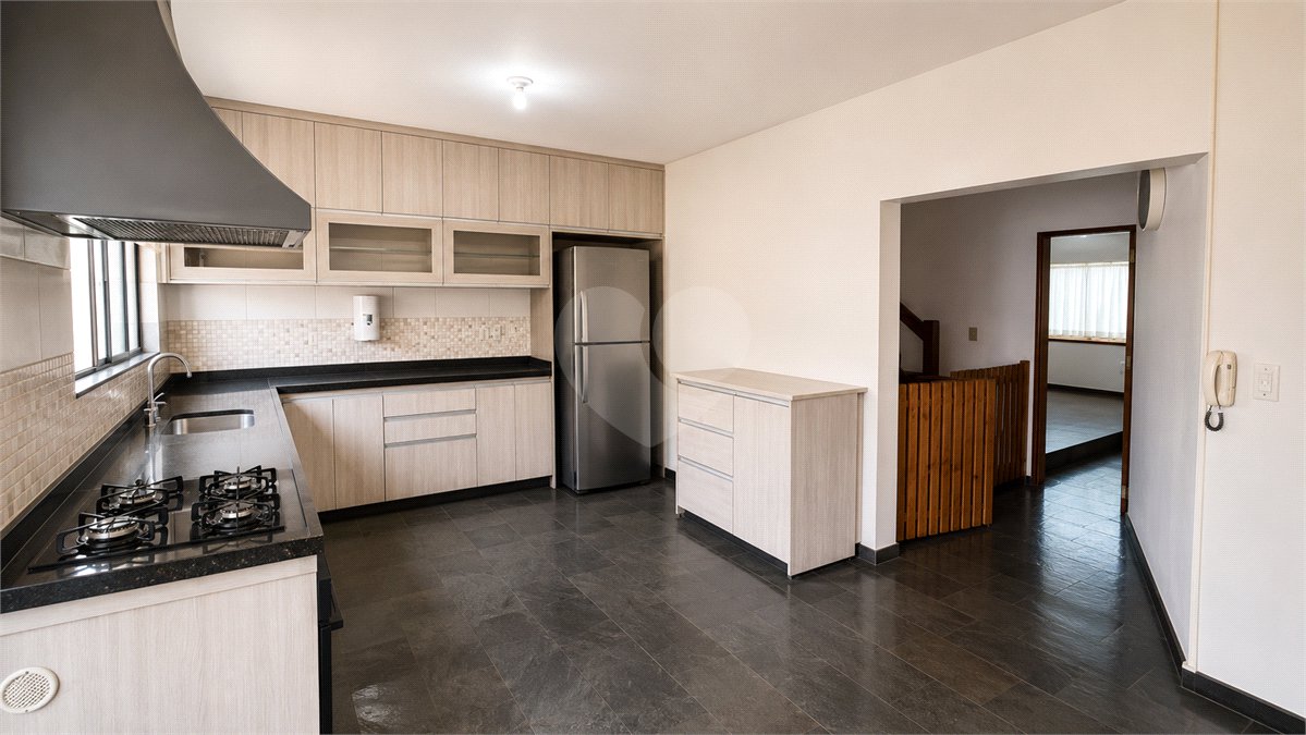 Sobrado à venda com 4 quartos, sendo 2 suítes, em Vila Pires, Santo André, SP