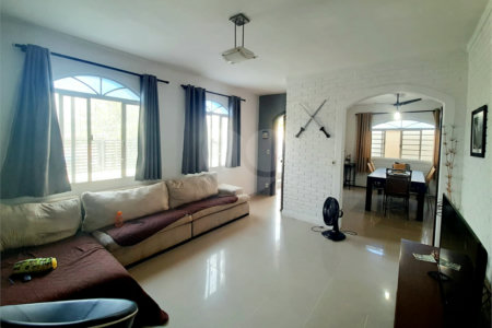 Casa à venda com 3 quartos, sendo 1 suíte, no Centro, Vinhedo, SP