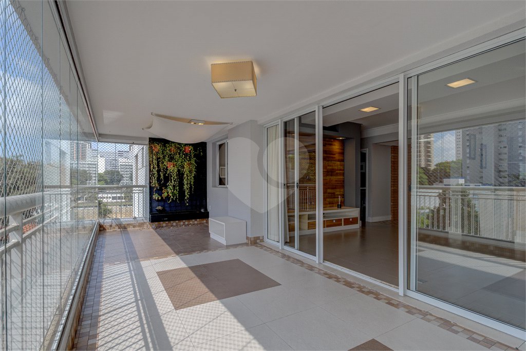 Apartamento à venda com 4 quartos, sendo 3 suítes, em Alto da Boa Vista, São Paulo, SP