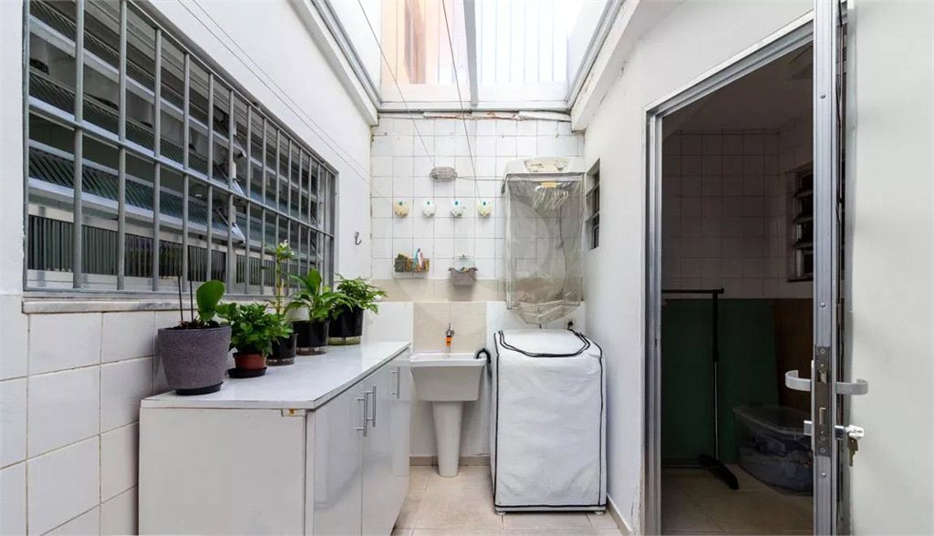 Casa à venda com 3 quartos, sendo 1 suíte, em Vila Olímpia, São Paulo, SP