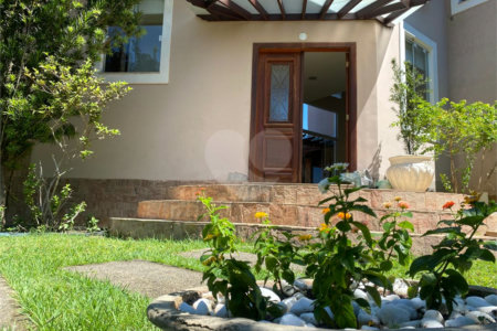 Casa à venda com 4 quartos, sendo 2 suítes, em Ubatiba, Maricá, RJ