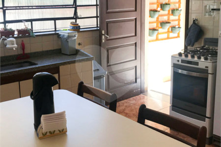 Casa à venda com 4 quartos, sendo 1 suíte,  em Vila Olímpia, São Paulo, SP