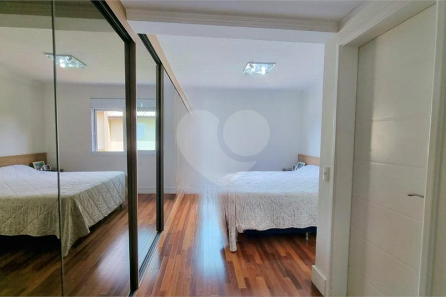 Casa à venda com 3 quartos, sendo 2 suítes, no condomínio Floradas da Serra, São Paulo - SP