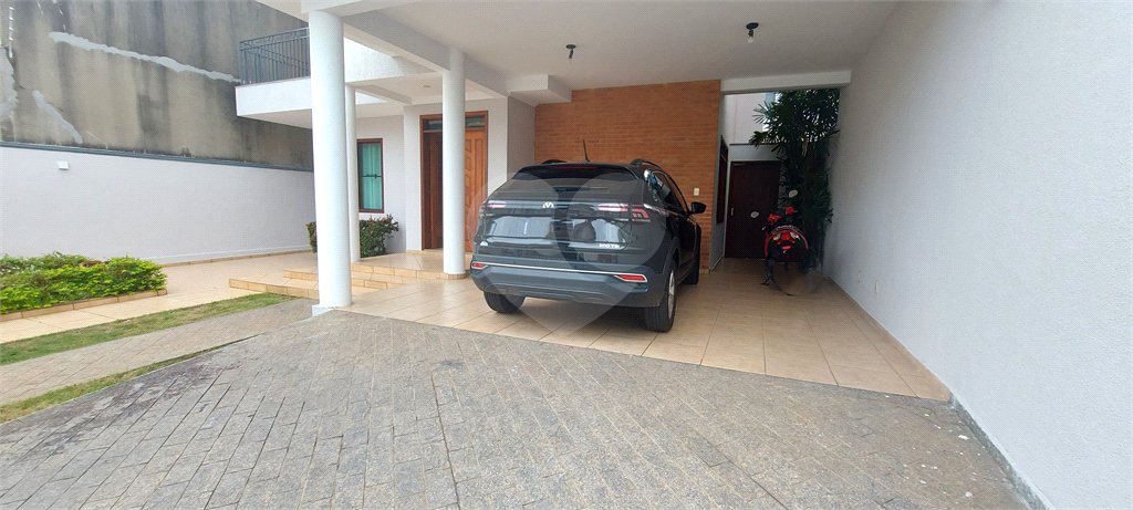 Sobrado à venda com 3 quartos, sendo 1 suíte, em Jardim Santa Rosália, Sorocaba, SP