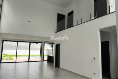 Casa à venda com 4 suítes no condomínio Figueira Garden, Atibaia - SP
