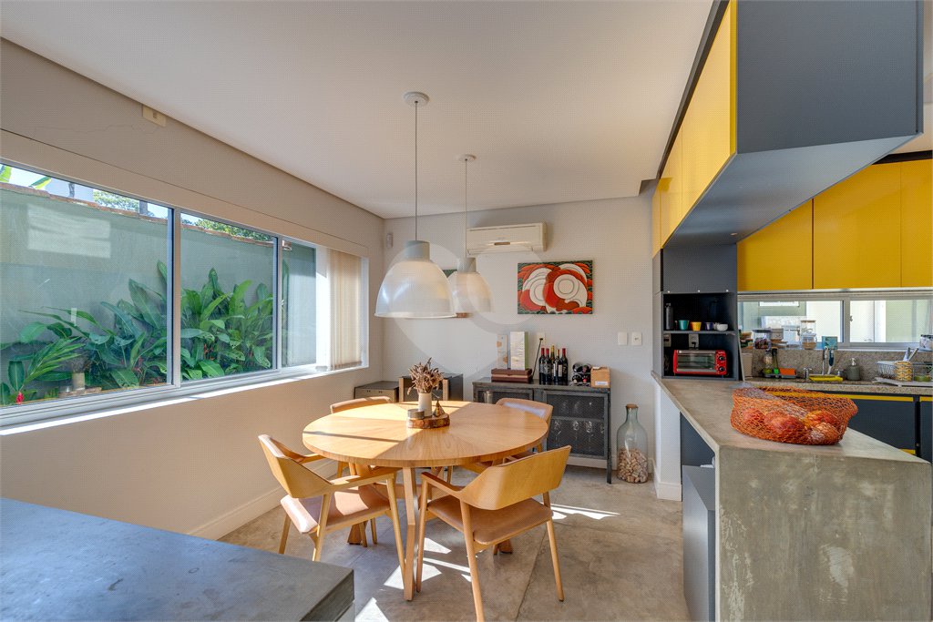 Casa à venda com 4 quartos, sendo 2 suítes,  em Alto da Boa Vista, São Paulo, SP