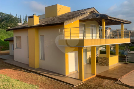 Casa à venda ou para alugar com 3 suítes no condomínio Serra da Estrela, Atibaia - SP