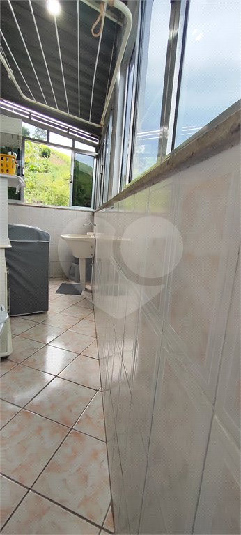 Casa à venda com 5 quartos, sendo 3 suítes, no condomínio Village Texeira Campos, Rio de Janeiro - RJ