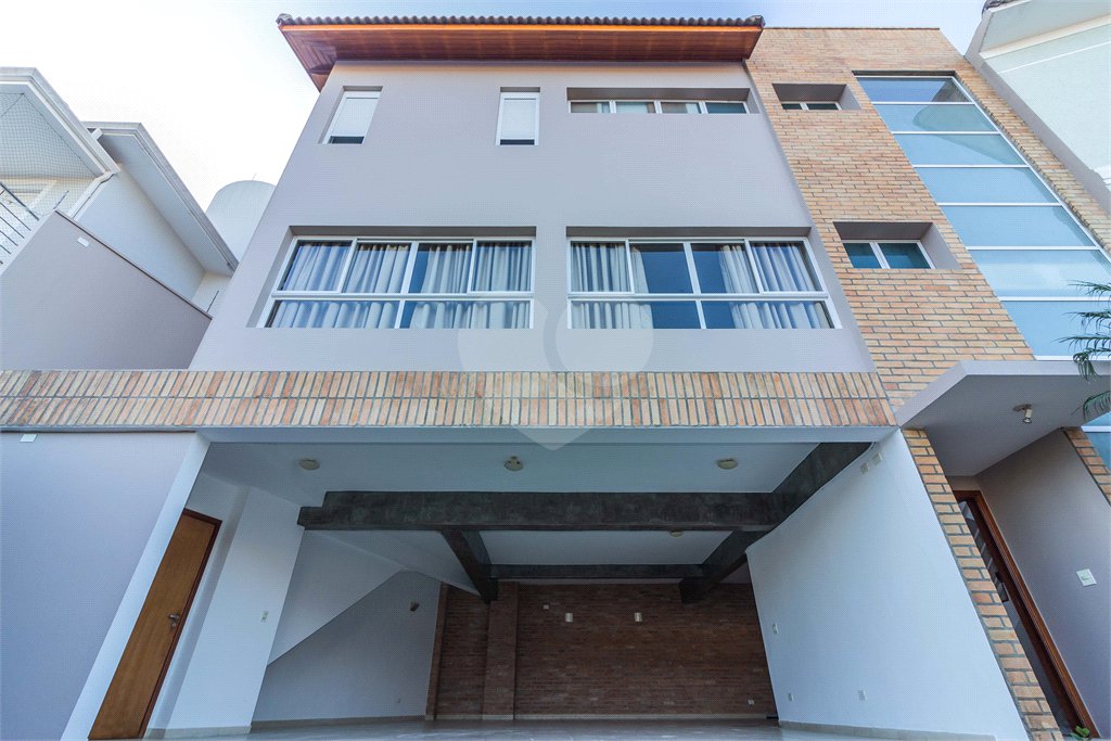 Sobrado à venda com 4 quartos, sendo 3 suítes,  em Tremembé, São Paulo, SP