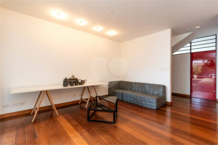 Casa à venda com 4 quartos, sendo 1 suíte, em Jardim Novo Mundo, São Paulo, SP