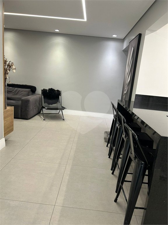 Apartamento à venda com 3 quartos, sendo 1 suíte, em Vila Scarpelli, Santo André, SP