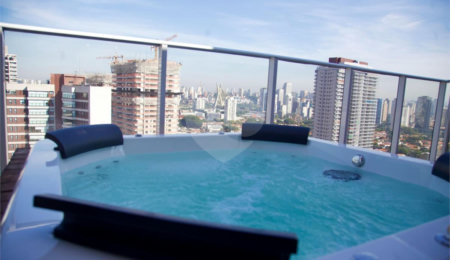 Cobertura à venda com 2 quartos, sendo 1 suíte,  em Jardim das Acácias, São Paulo, SP