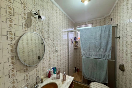 Apartamento com 2 dormitórios e suíte + dependência de serviço completa na Ponta da Praia – Localização privilegiada próximo à Praça Dino Bueno