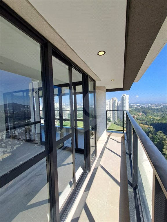 Apartamento à venda com 3 suítes, em Alphagran Alphaville, Barueri, SP