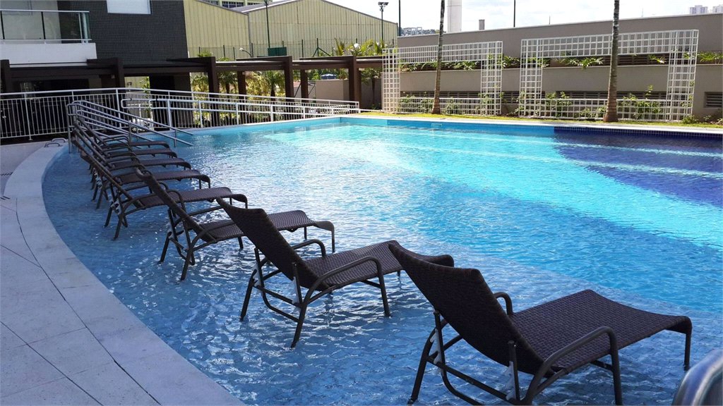 Apartamento à venda com 3 quartos, sendo 1 suíte,  em Vila Anastácio, São Paulo, SP