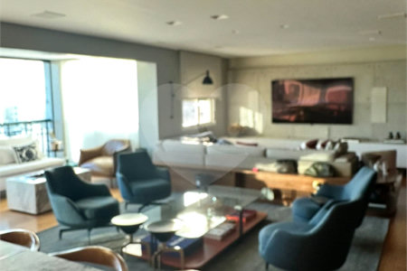 Apartamento à venda com 4 quartos, sendo 3 suítes, em Alto de Pinheiros, São Paulo, SP