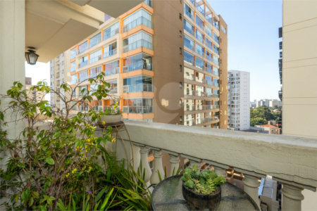 Apartamento à venda com 3 quartos, sendo 1 suíte, em Campo Belo, São Paulo, SP