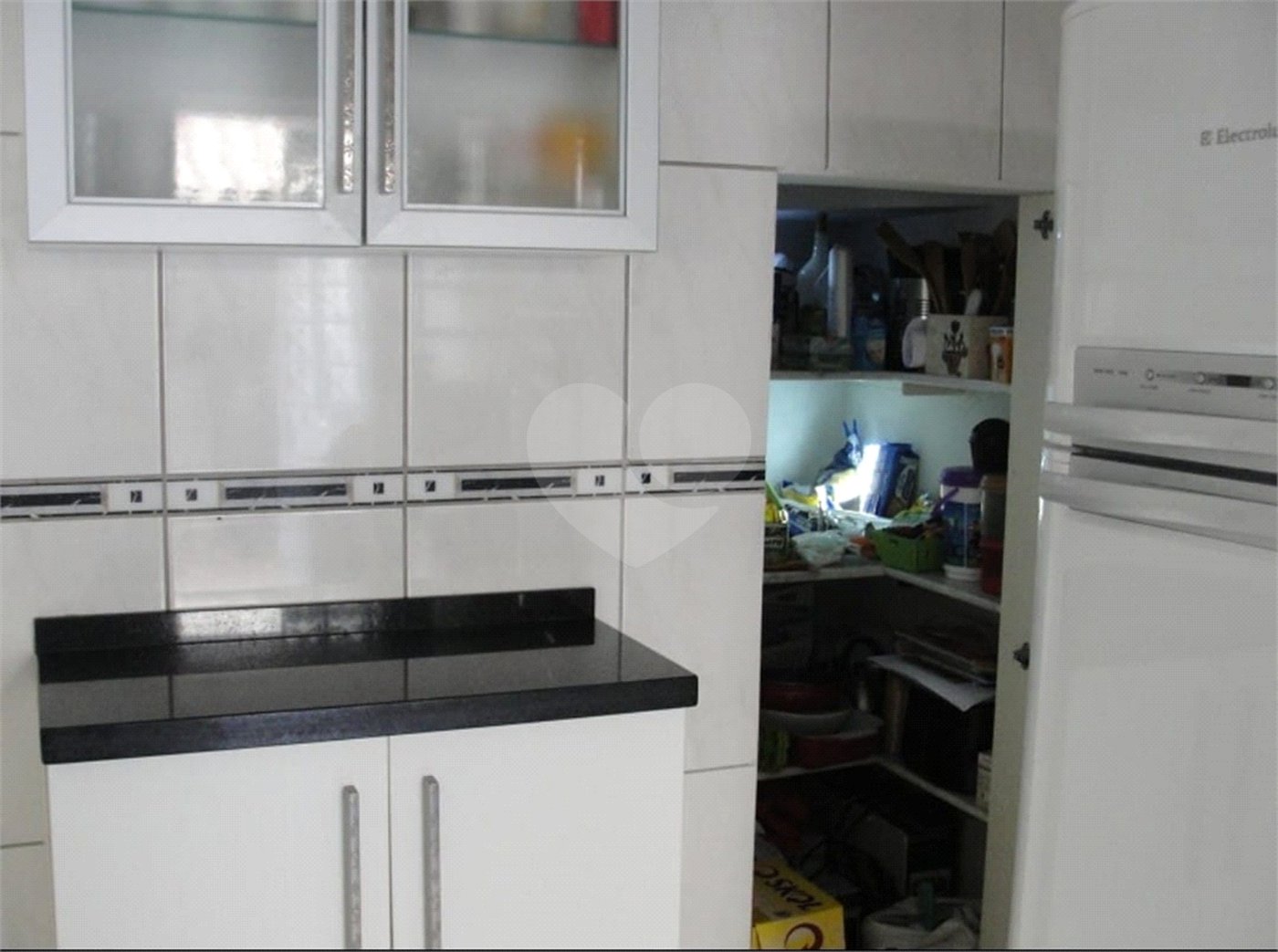 Casa à venda com 3 quartos, sendo 1 suíte, no condomínio Village Jardim Versailles, Jundiaí - SP