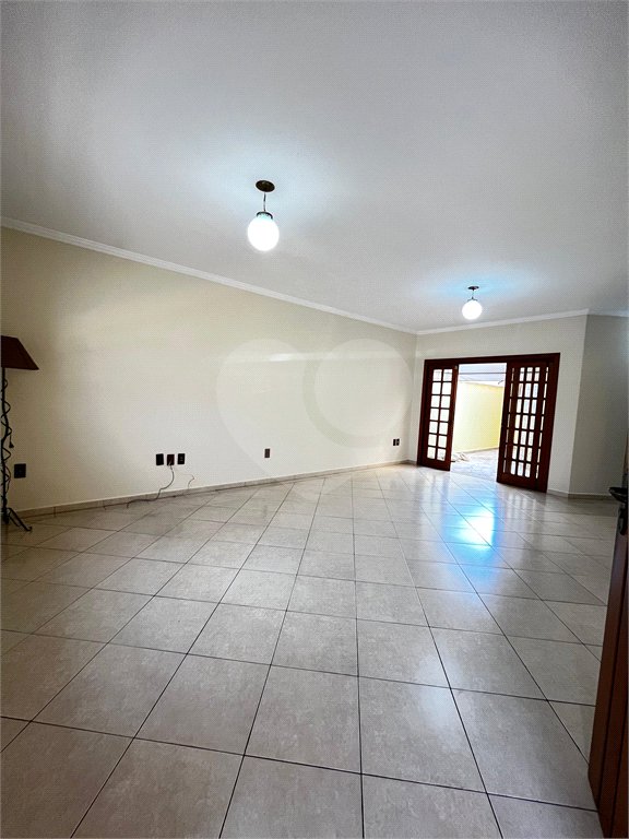 Casa à venda com 3 quartos em Parque da Lagoa, Itapetininga, SP