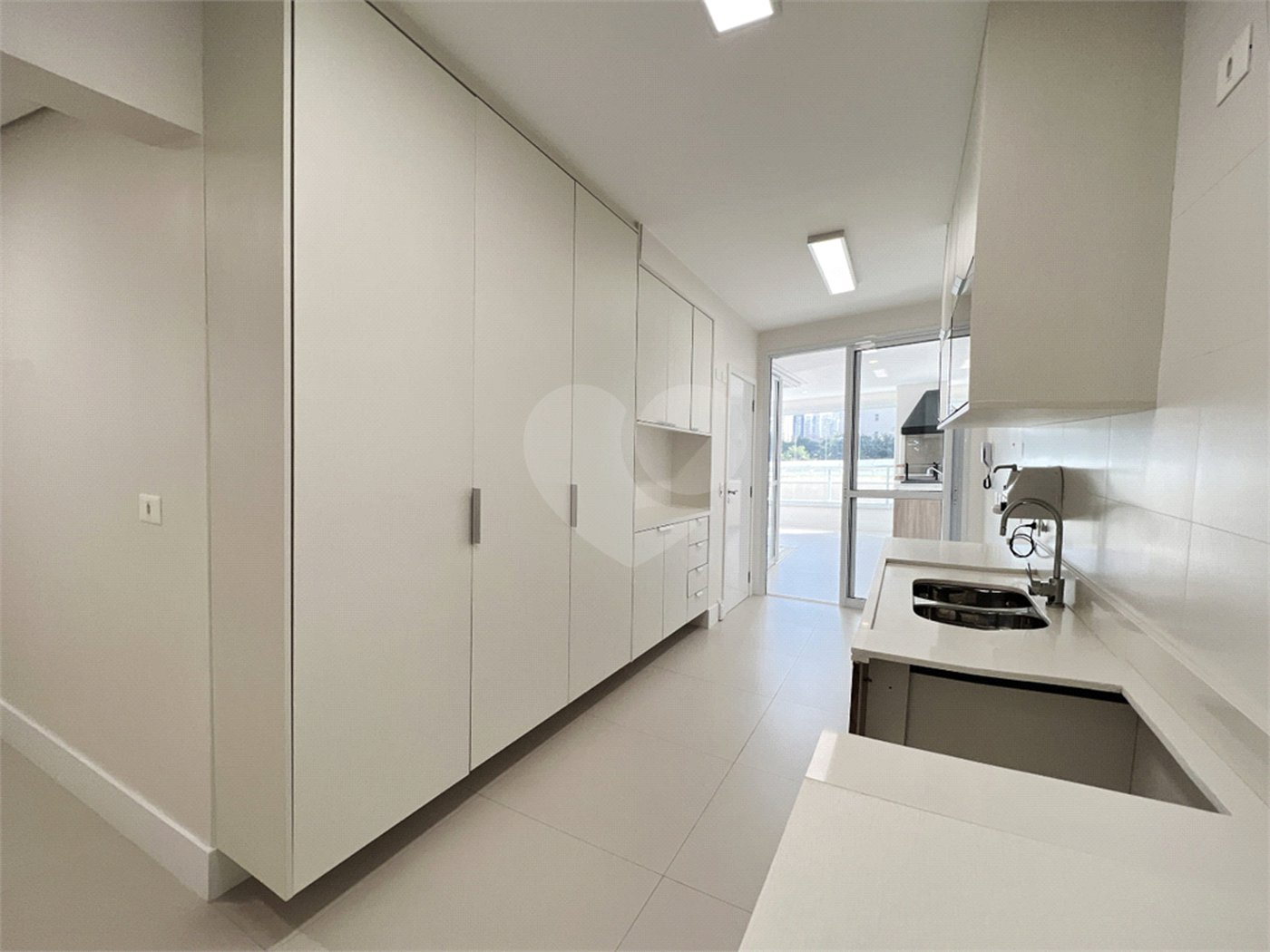 Apartamento à venda com 3 suítes em Vila Romana, São Paulo, SP