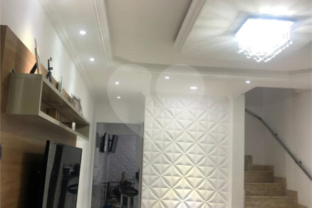 Casa à venda com 3 quartos, sendo 1 suíte, no condomínio Residencial Sabará, São Paulo - SP
