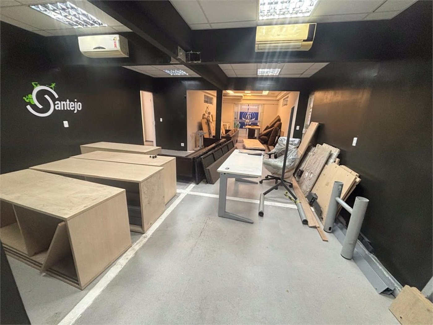 Sala Comercial para venda e locação, Estuário, Santos - SA0057.