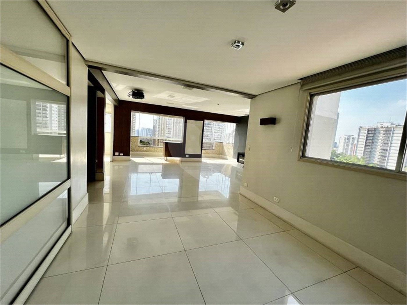 Apartamento à venda com 4 quartos, sendo 3 suítes,  em Campo Belo, São Paulo, SP