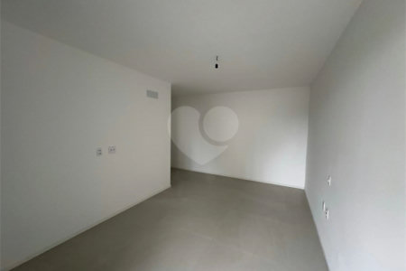 Apartamento à venda com 3 suítes em Moema, São Paulo, SP