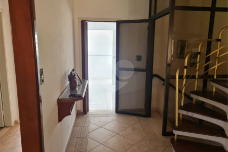 Sobrado à venda com 2 quartos, sendo 1 suíte, em Jardim Ivana, São Paulo, SP