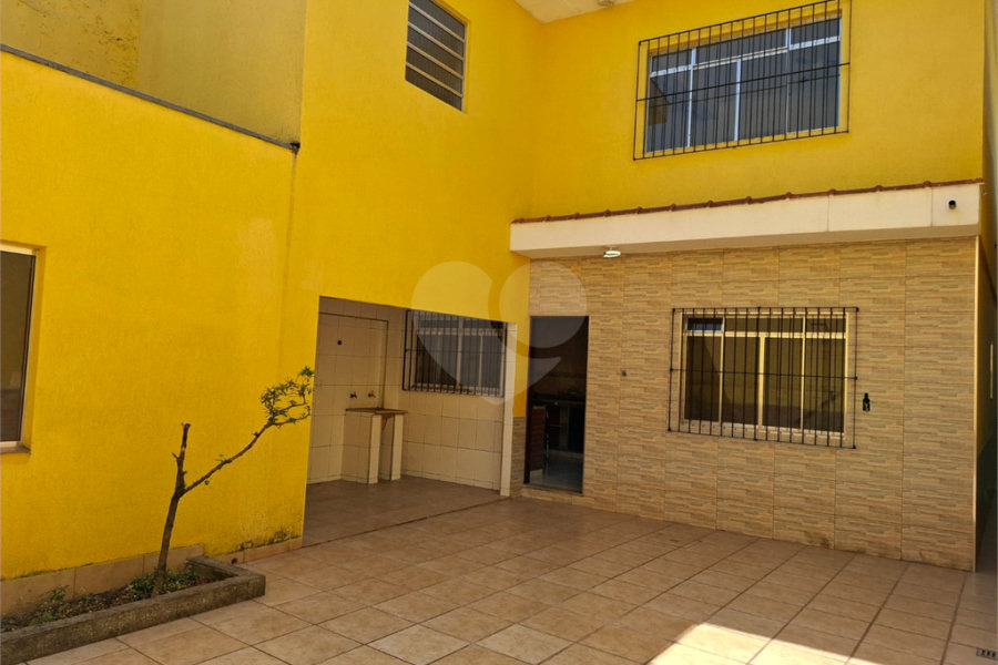 Sobrado à venda com 3 quartos no Brasilândia, São Paulo, SP