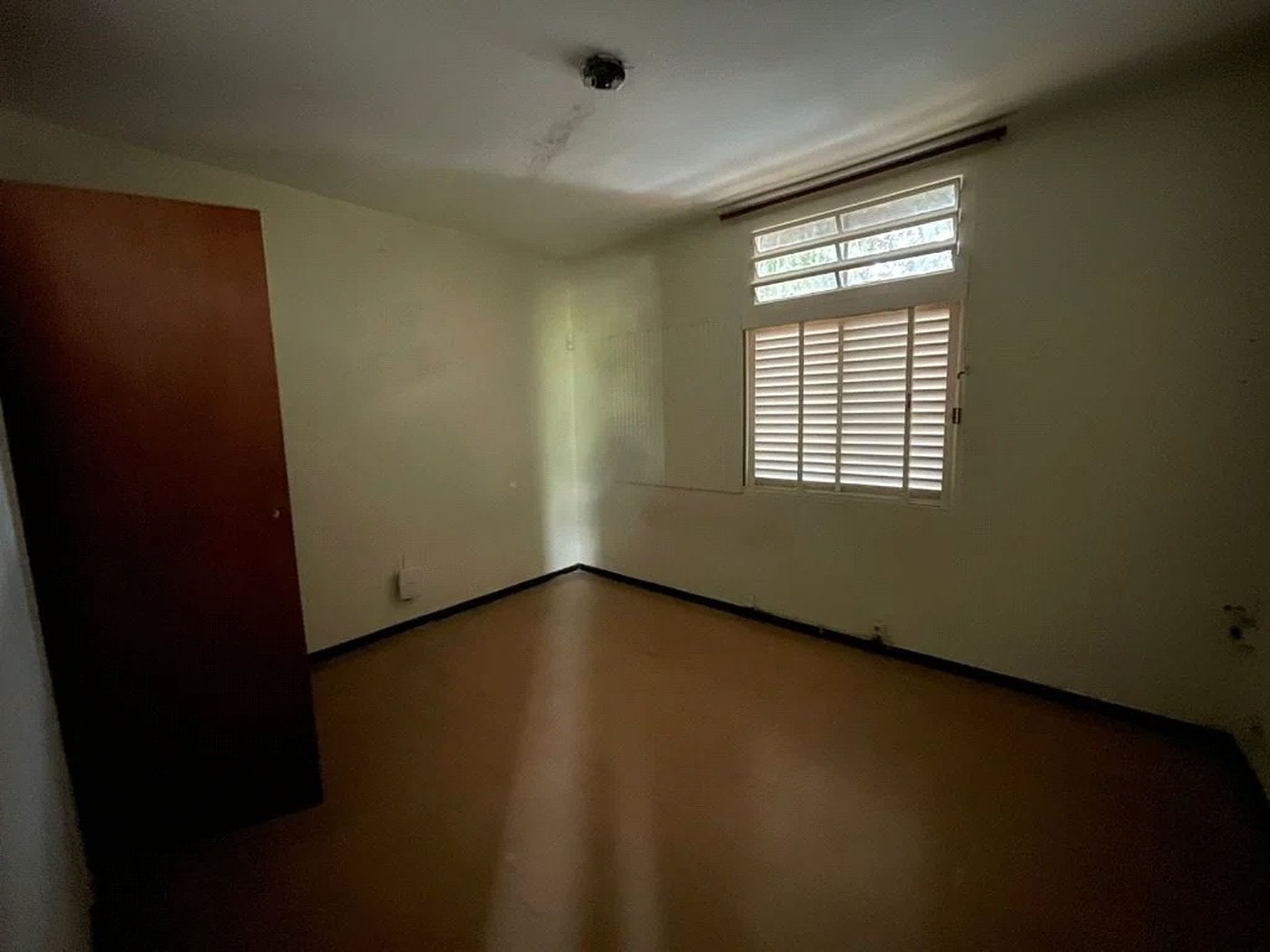 Sobrado à venda com 4 quartos, sendo 1 suíte, em Vila Inah, São Paulo, SP