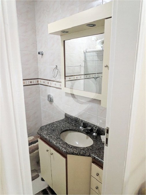 Casa à venda com 3 quartos, sendo 1 suíte, no condomínio Mariana, São Paulo - SP