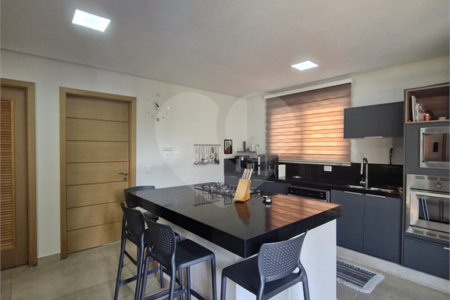 Casa à venda com 5 quartos, sendo 3 suítes, no condomínio Residencial Terras de Vinhedo, Vinhedo - SP