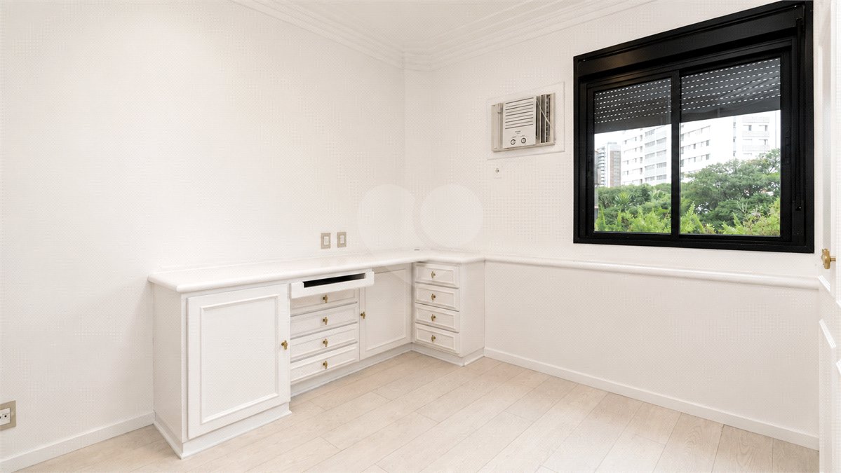 Apartamento à venda com 4 quartos, sendo 2 suítes,  em Brooklin Paulista, São Paulo, SP