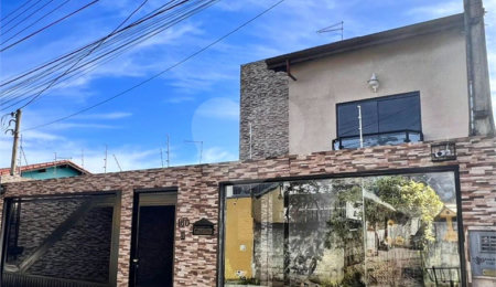 Sobrado à venda com 3 quartos, sendo 1 suíte,  em Jardim Modelo, Suzano, SP